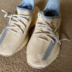Authentic Yeezy 350 Size 5